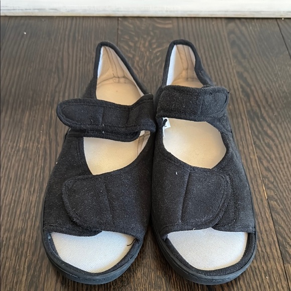 Adjustable Memory Foam Slippers, Rubber Outsole size Medium - Picture 2 of 4